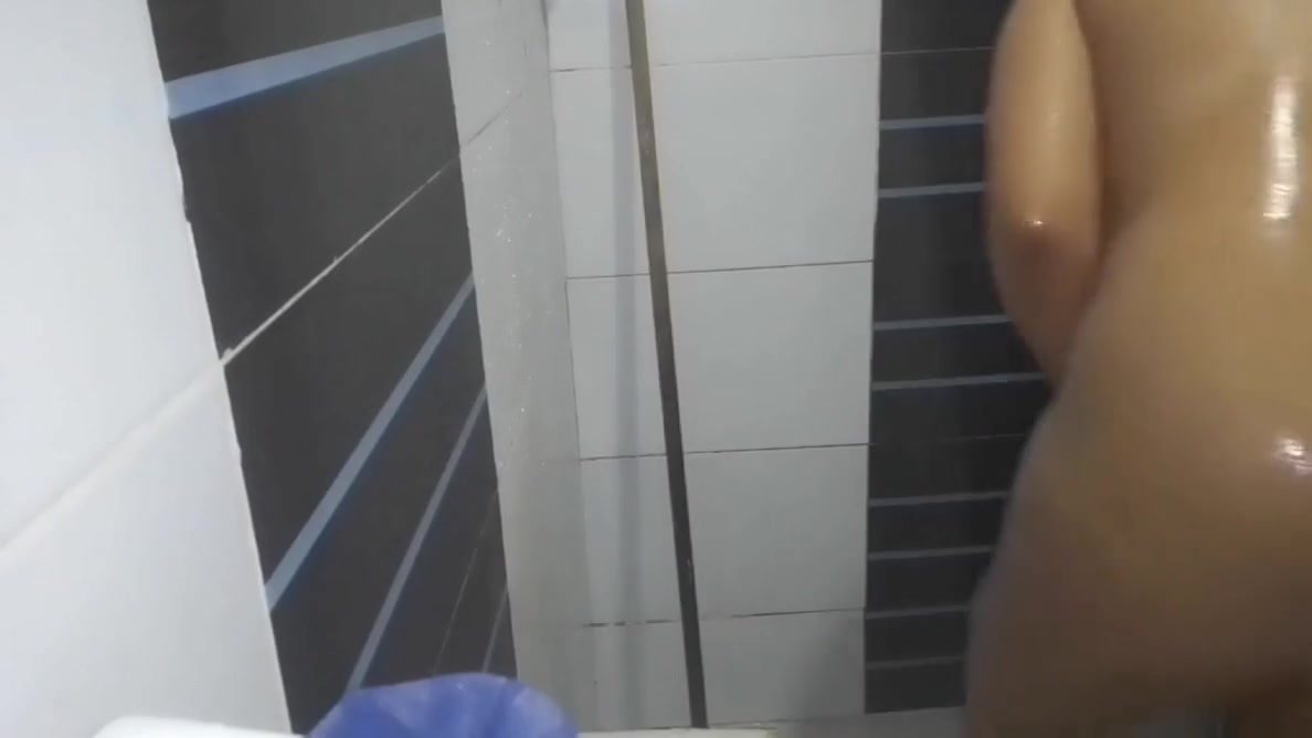 Horny Stepson Watches His Stepmom With A Big Ass Taking A Bath