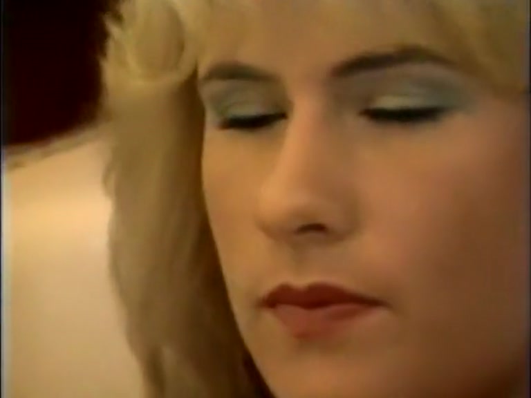 Blonde cunt torn into pieces by rod