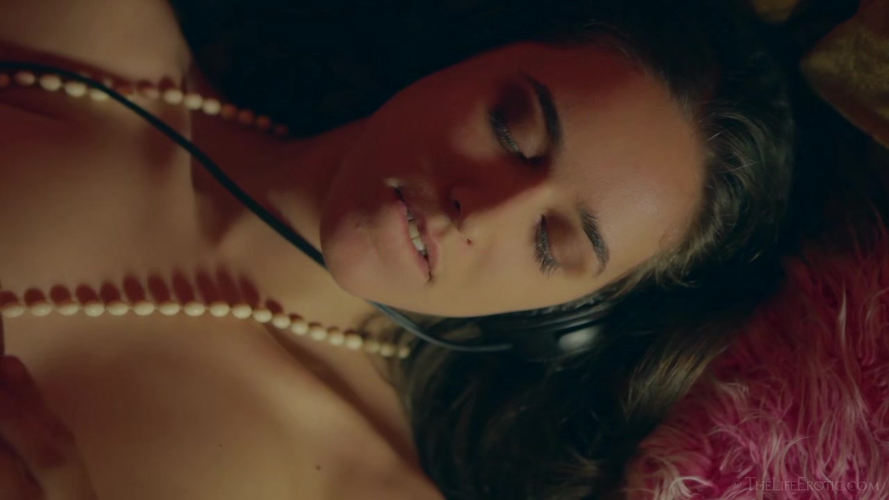 Bubble Gum 2 - Emily J - TheLifeErotic