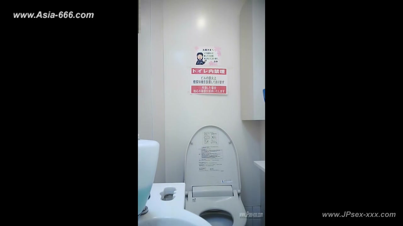 peeping asian office lady go to toilet.7