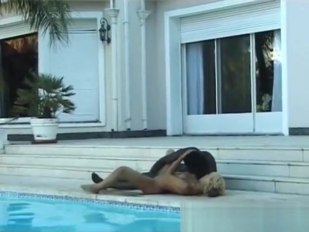 TS Nicolle Plays With Mamba Dick
