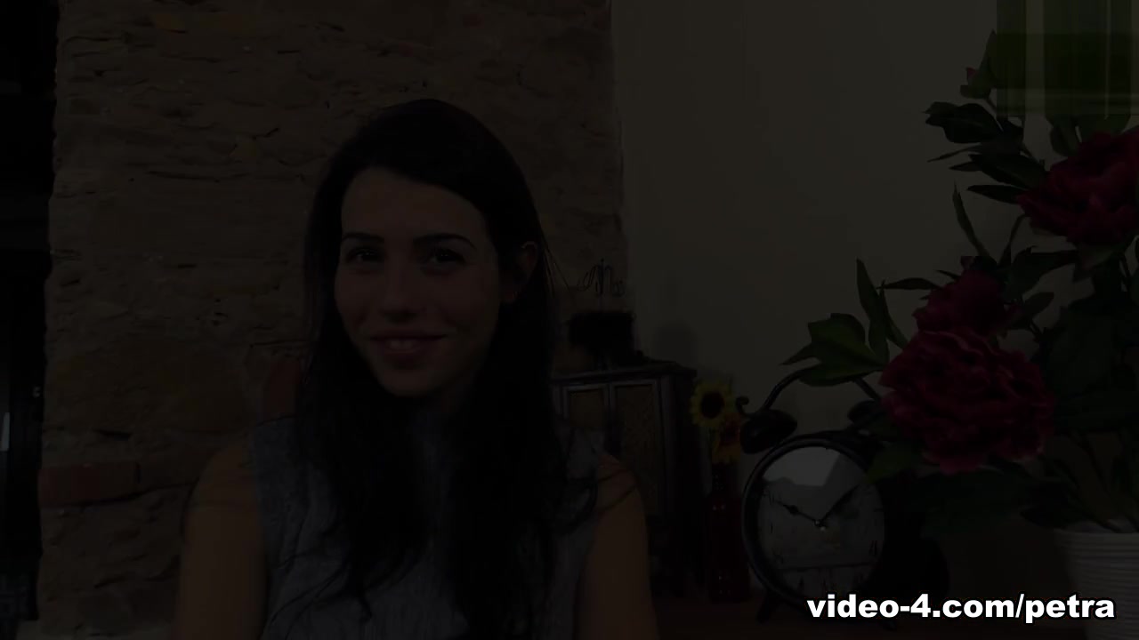 PetraFeet Video: Cuscino Rosso