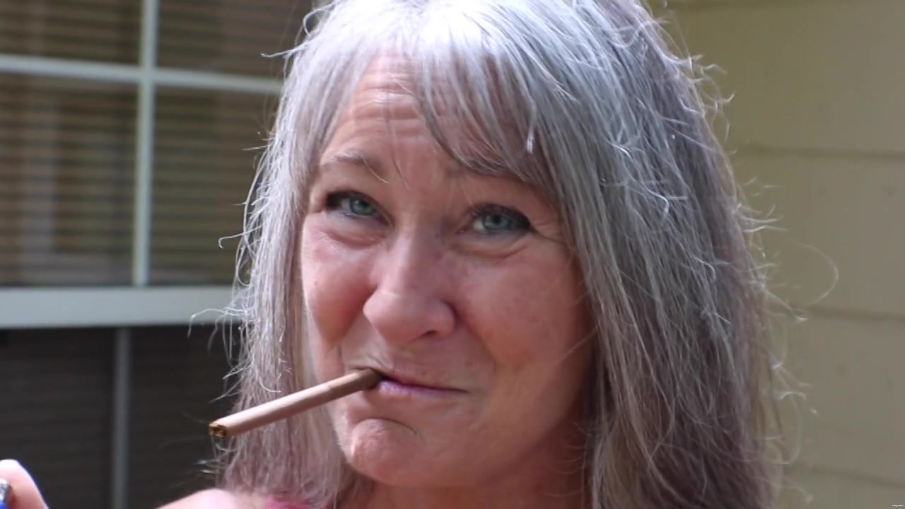 Leilani Smoking Confession - Milfonblack