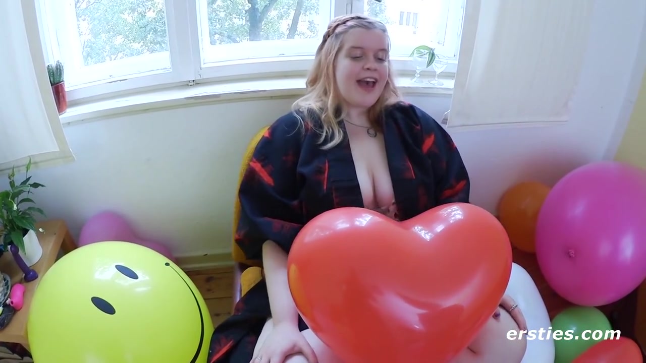 Poppy Loves Her Balloons And Sex Toy