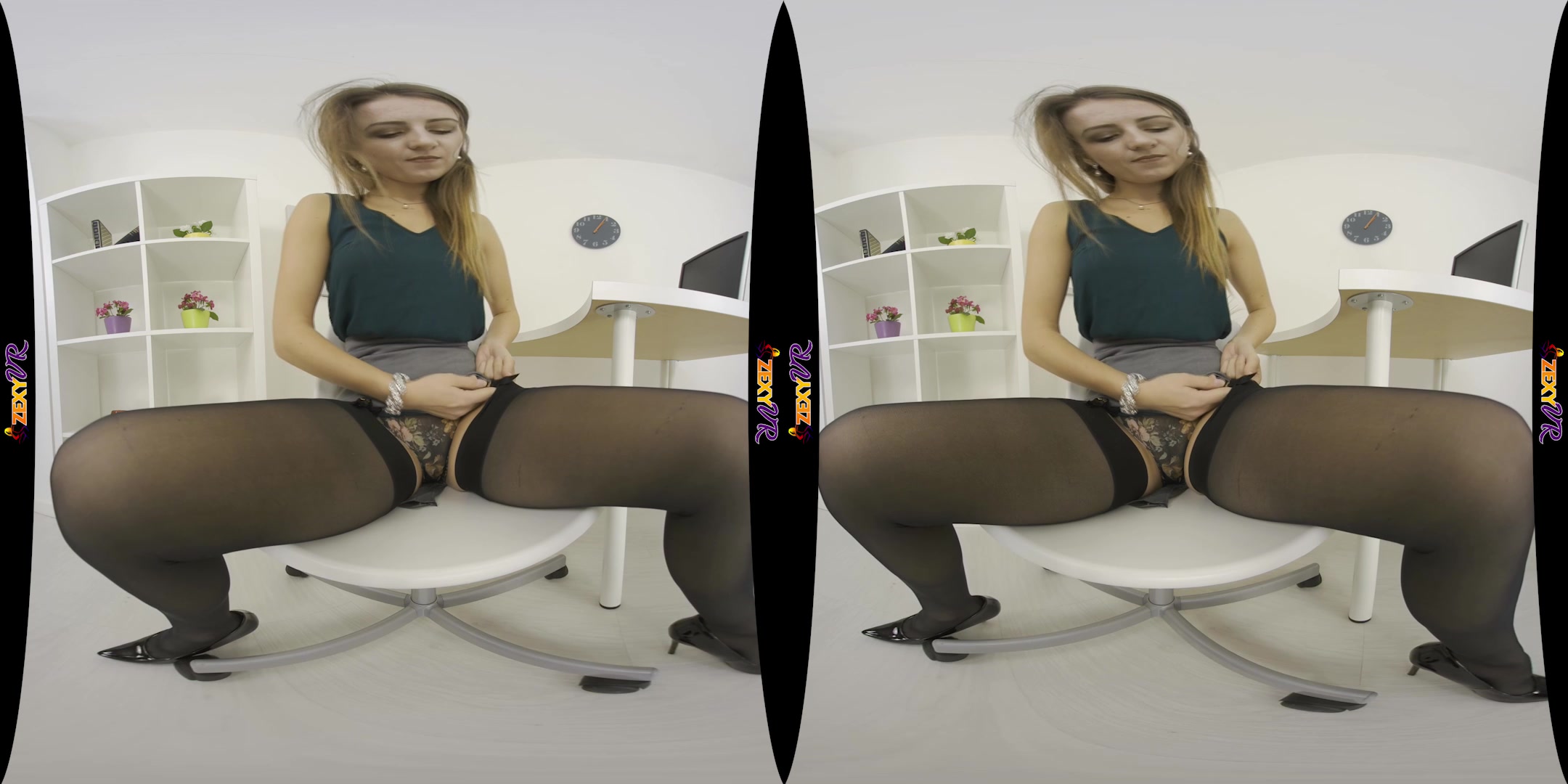 Office Flirt featuring Scarlot Rose - ZexyVR