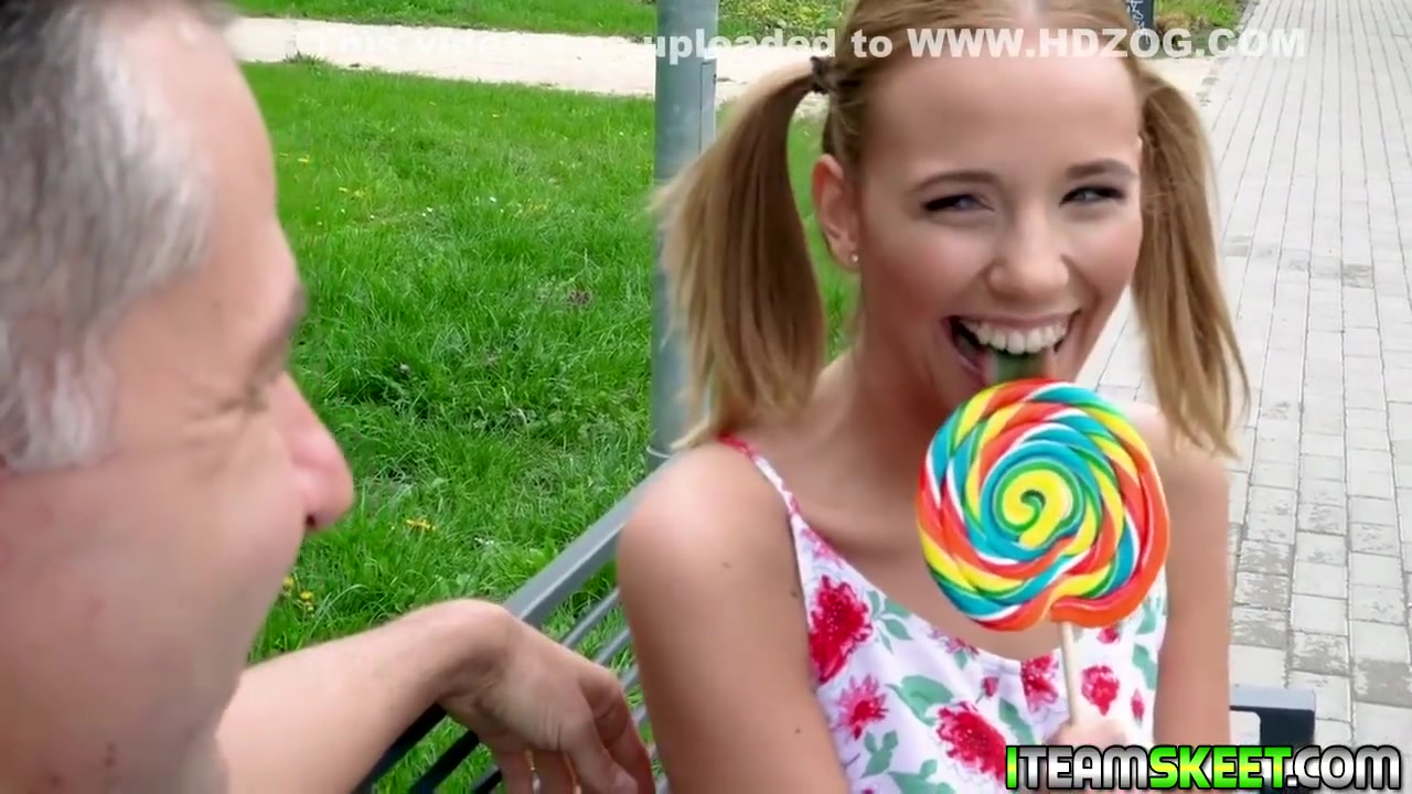 Petite teen 18+ Feeds Totti With Her Wet Twat And She Gets