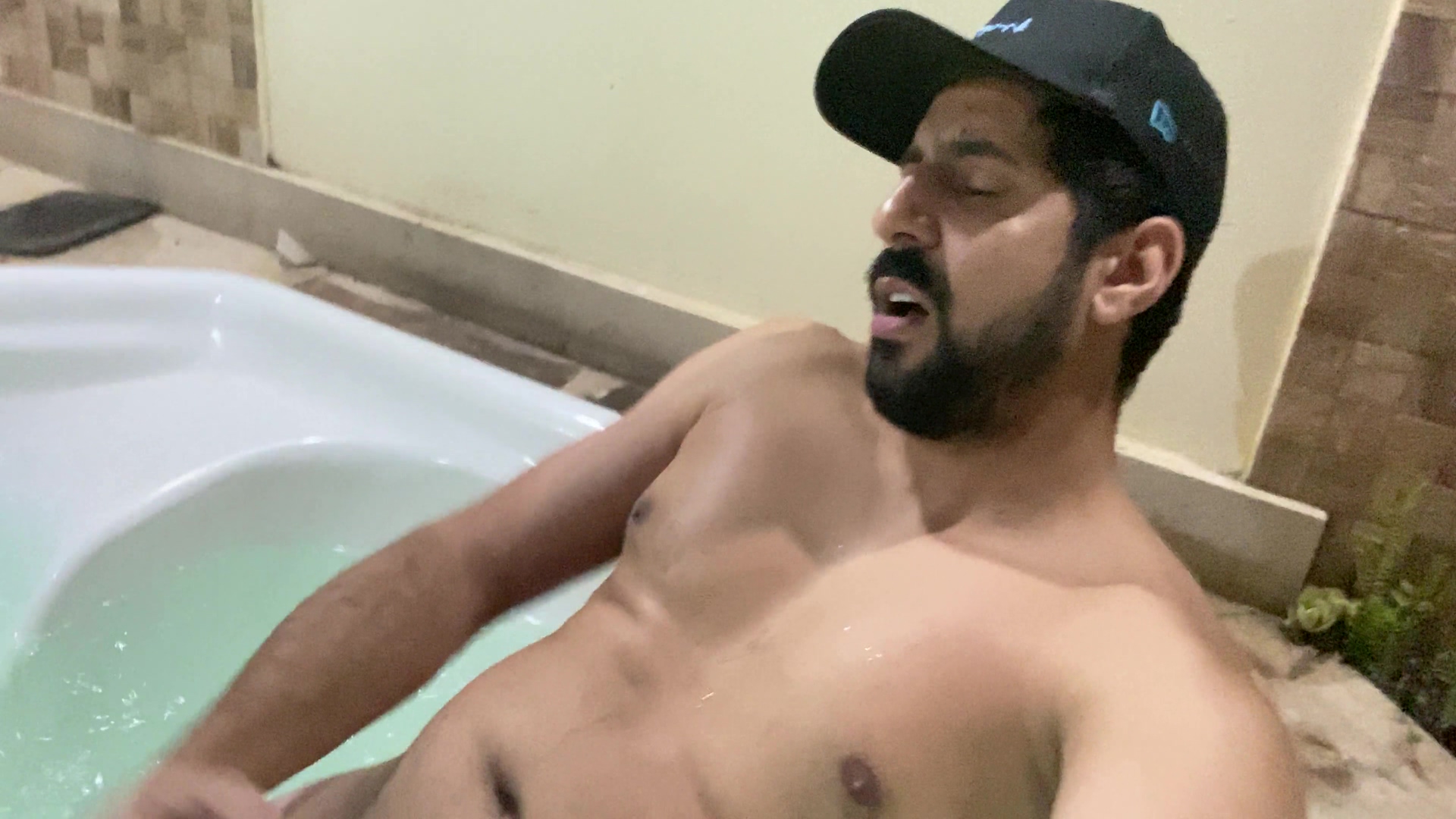 Rodrik In The Hot Tub With His Body All Wet Playing Until He Squirt Of Cum Cumshot In The Jacuzzi