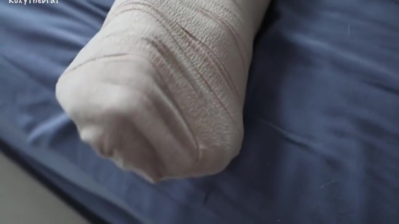 Roxy Mummification Tease And Denial