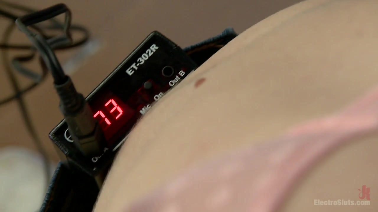 Isis Love Emma Haize in Hot For Teacher - Electrosluts