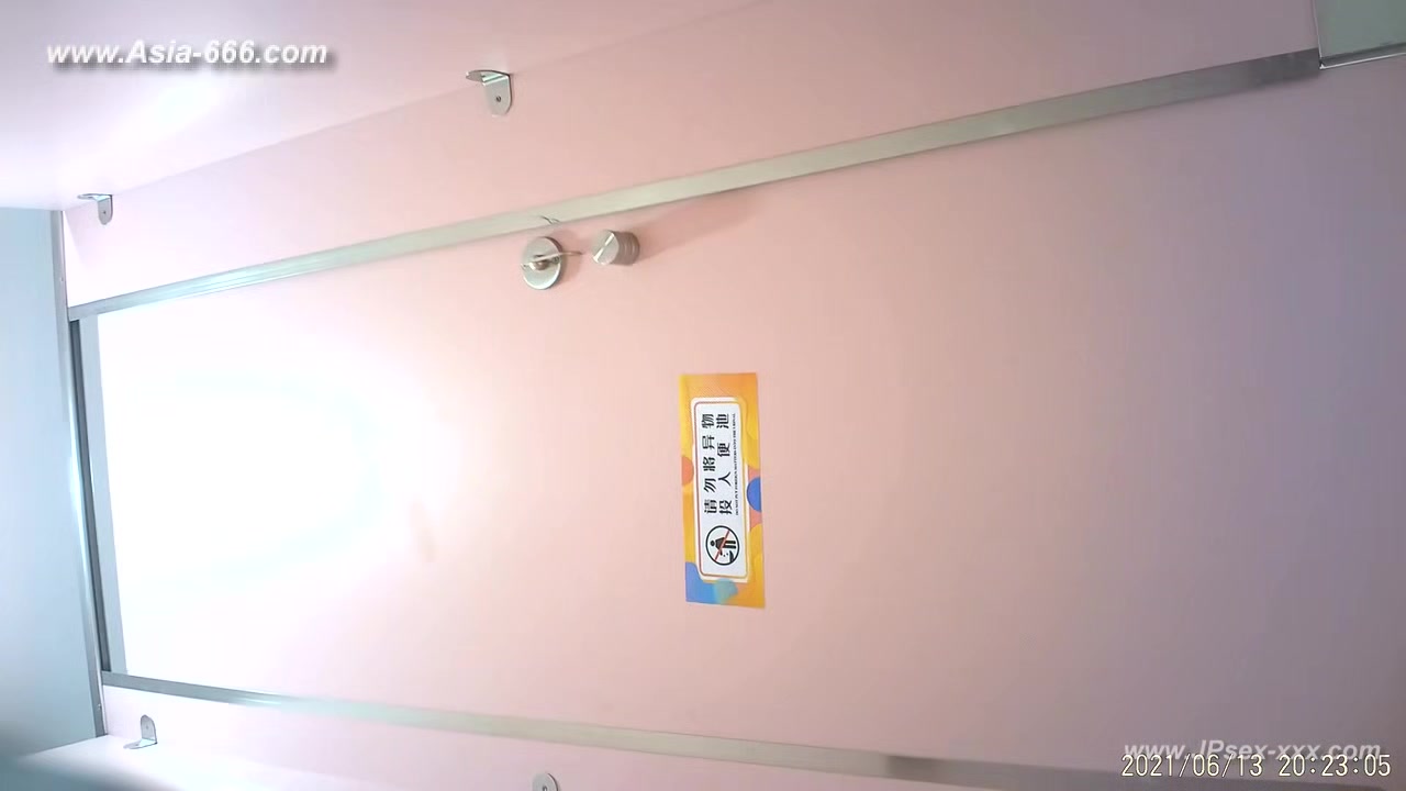 chinese girls go to toilet.290