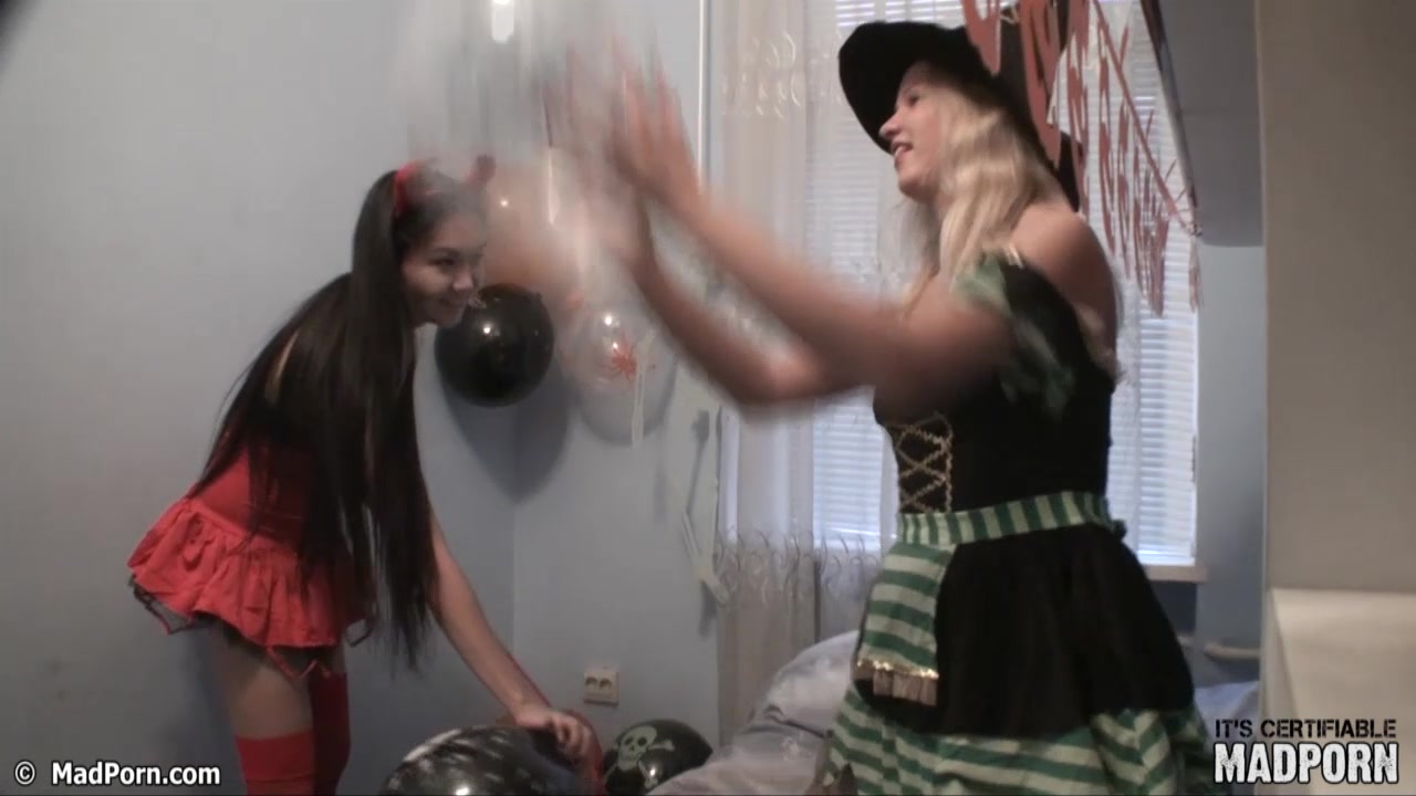 Alice & Rita Halloween - MadPorn