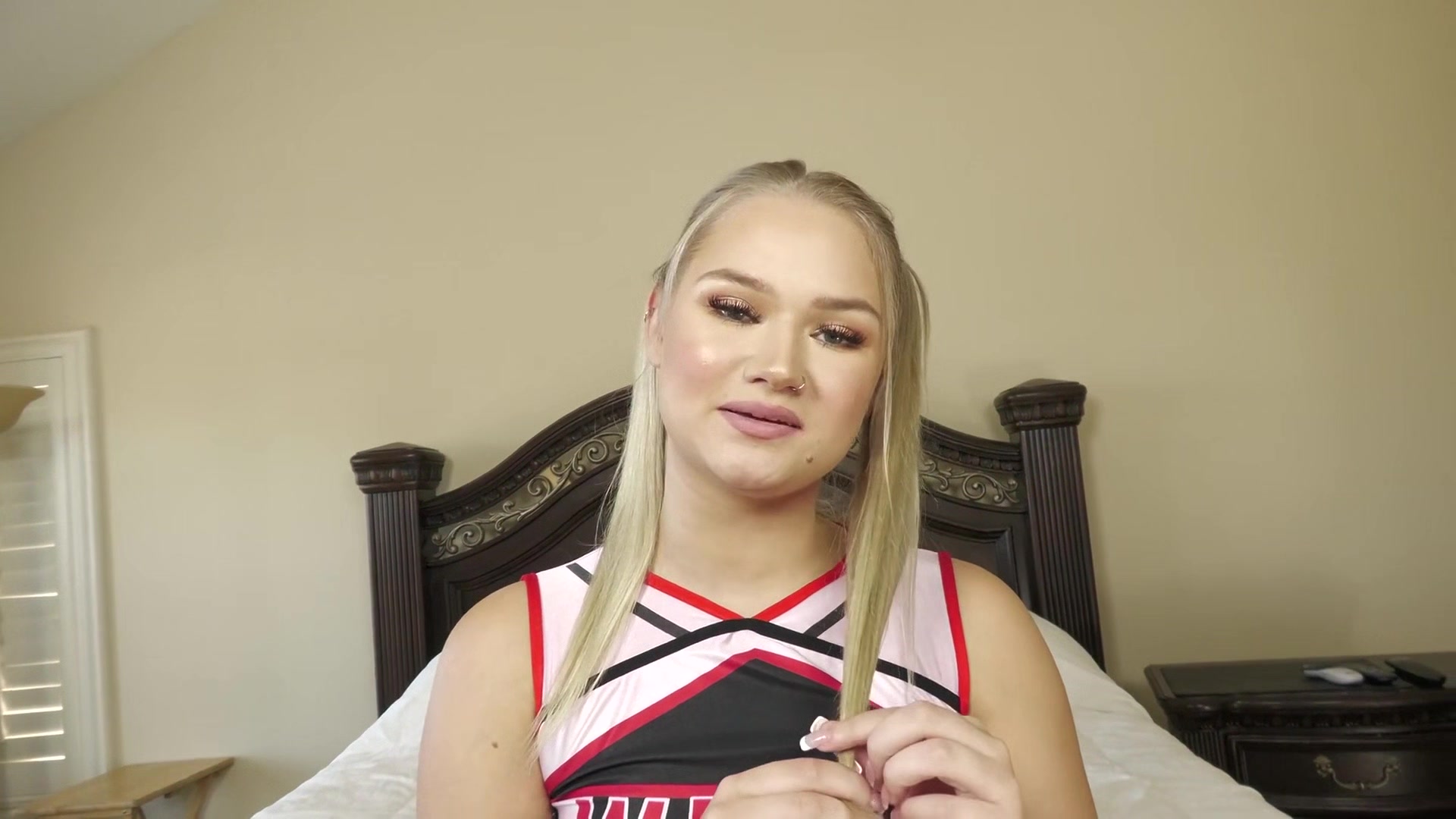 Perky Cheerleader Harley King Lets Her Pappy Pound Her