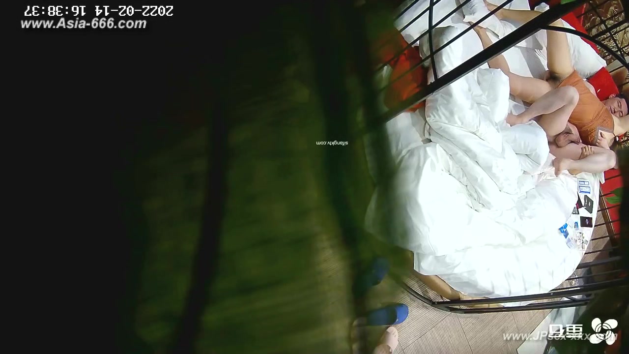 Hackers use the camera to remote monitoring of a lover's home life.562