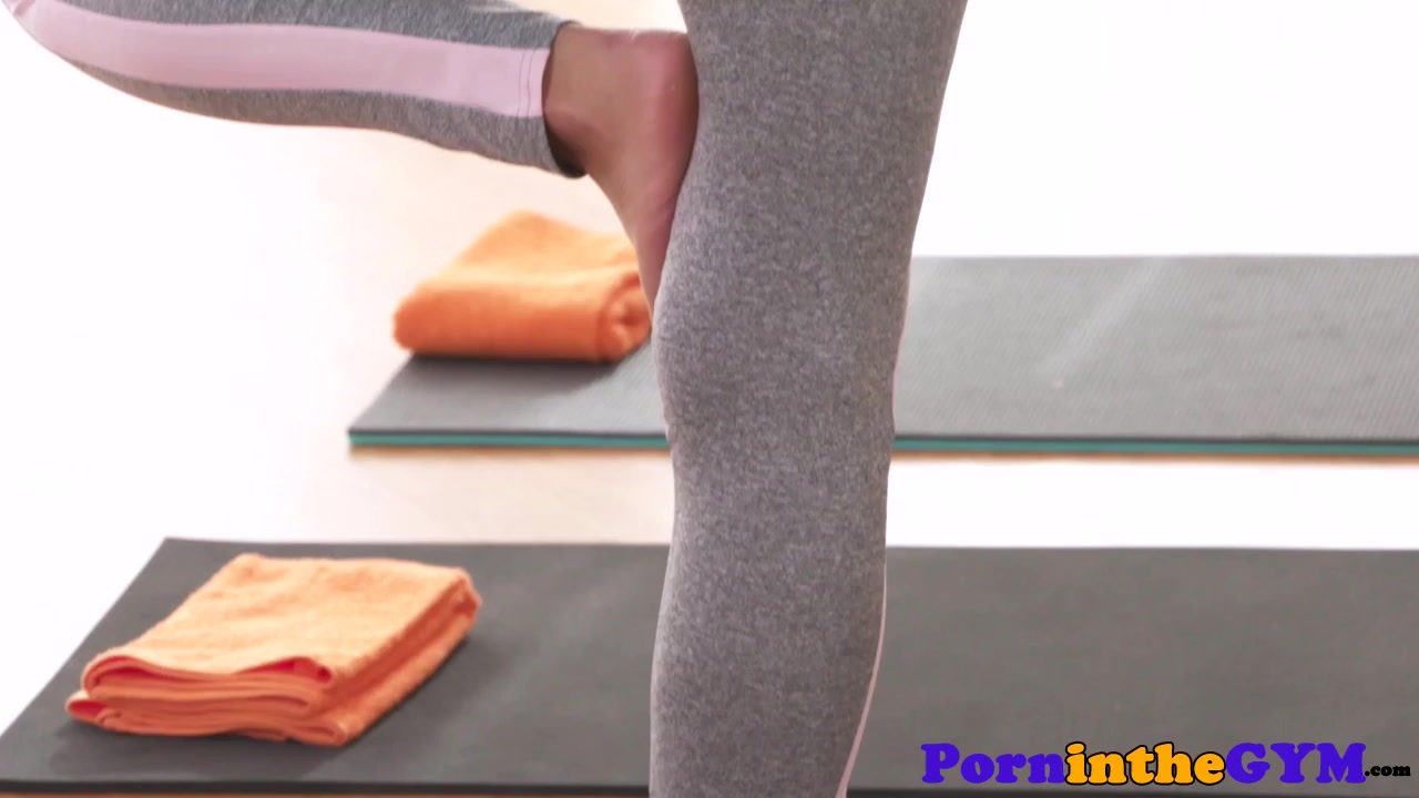 Fitness lezy pussylicked and rimmed in trio
