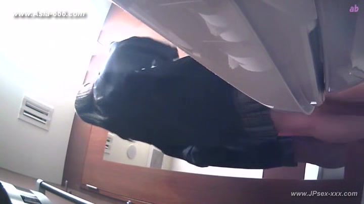 Peeping Korean Restaurant Toilet.25