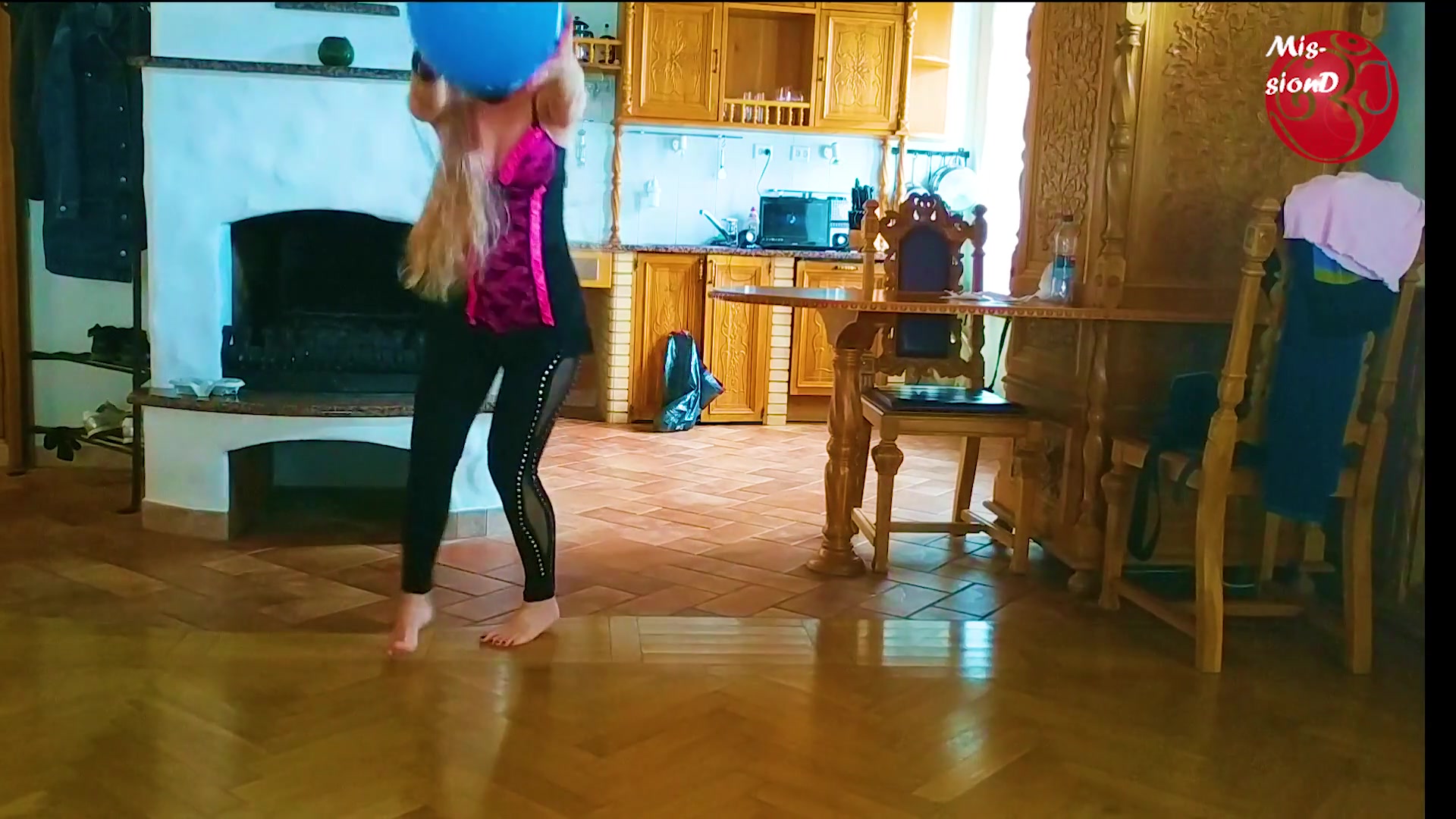 Foot Model With Balloons - Sex Movies Featuring Findom Goaldigger