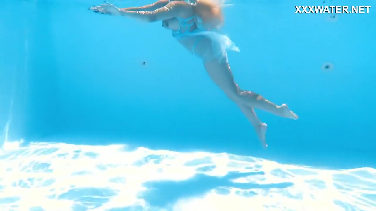 Lisi Kitty - Very Horny Milf Babe Ready To Fuck You In The Pool
