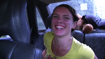 Brunette Hair sucks in the car