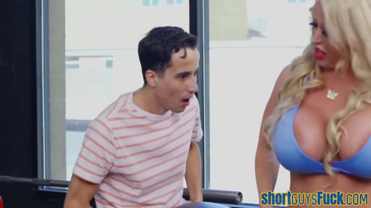 Milf Rides Short Guy In The Gym During Workout - Alura Jenson