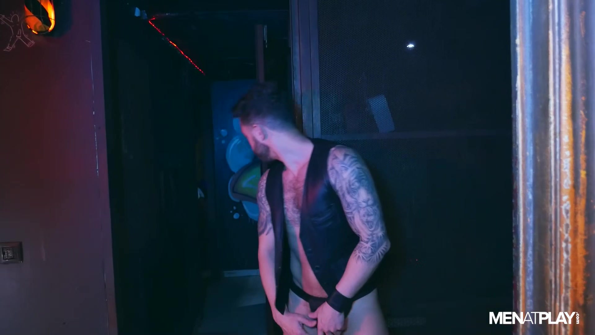 Cruising At Club-X 2 - MENatPLAY