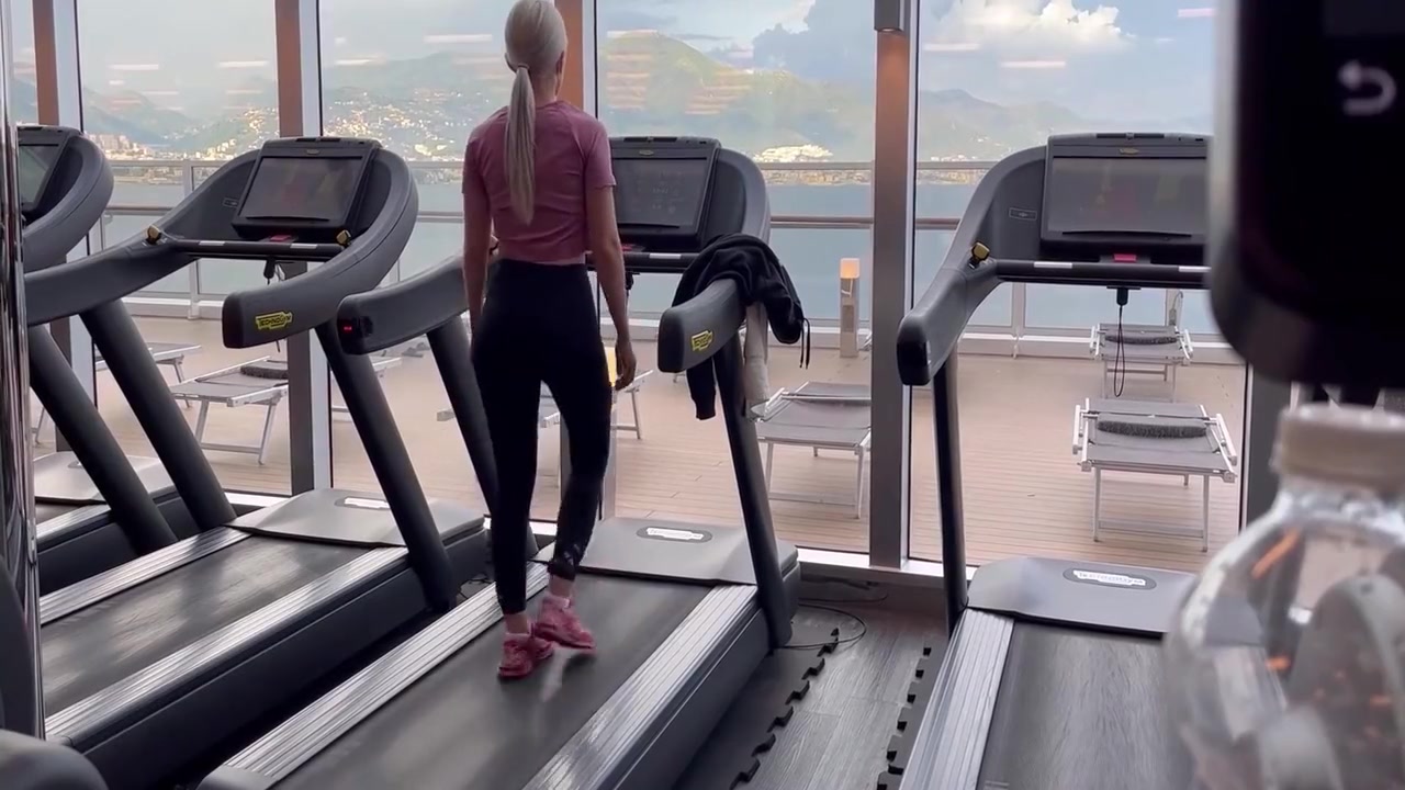 Lois Clark - I Like An Unknown Girl From The Cruise Ship Gym, I Go To Her Room To Fuck Her And She Gives Me A Blowjob Until I Finish Cumming 10 Min