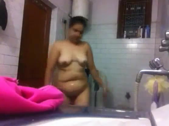 Plumpy Indian Babe Taking Hot Water Shower - Indian Hidden Cams