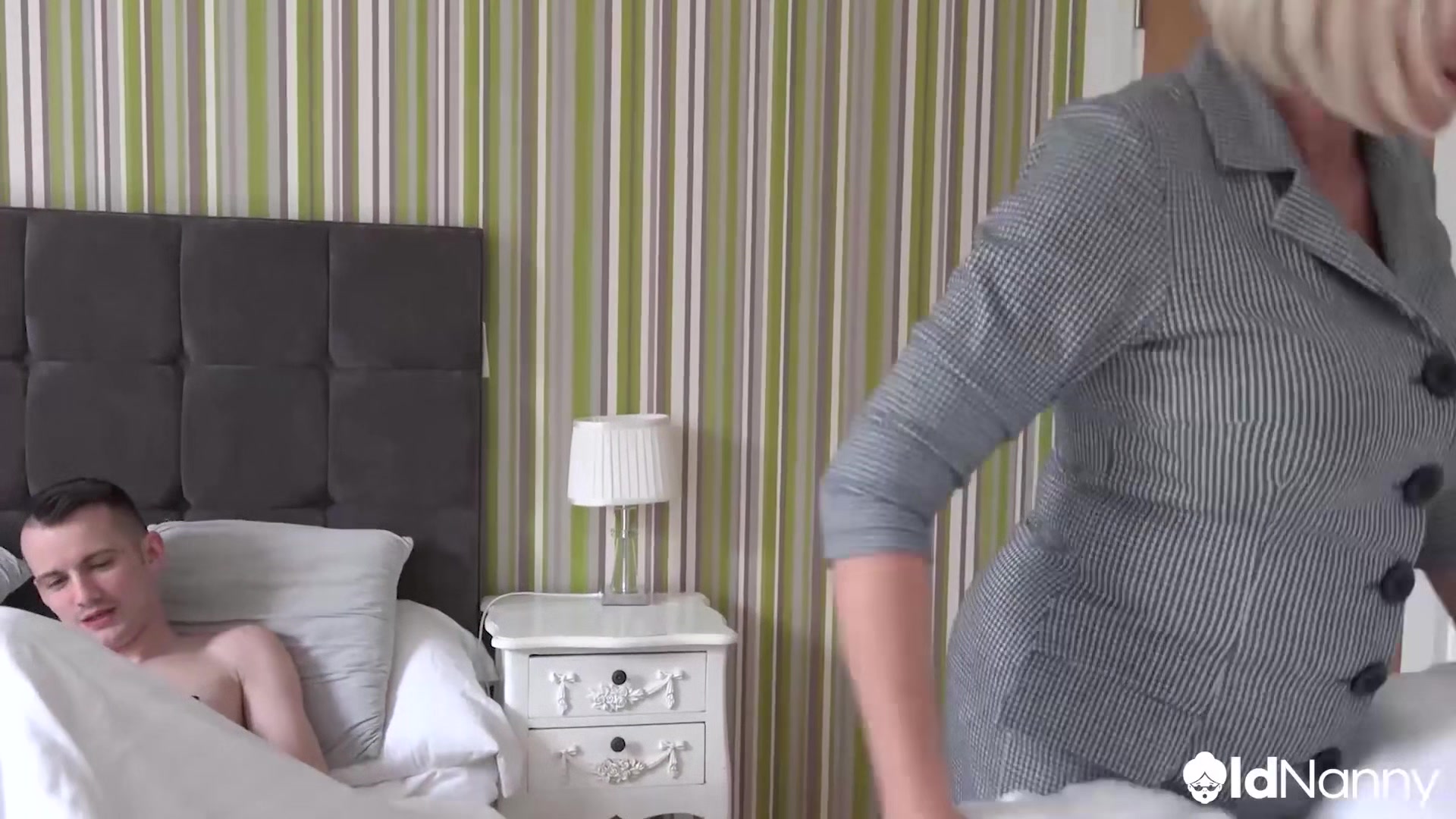 British Stepmom Amy Goodhead Pleasures Sam Bourne - AGEDLOVE