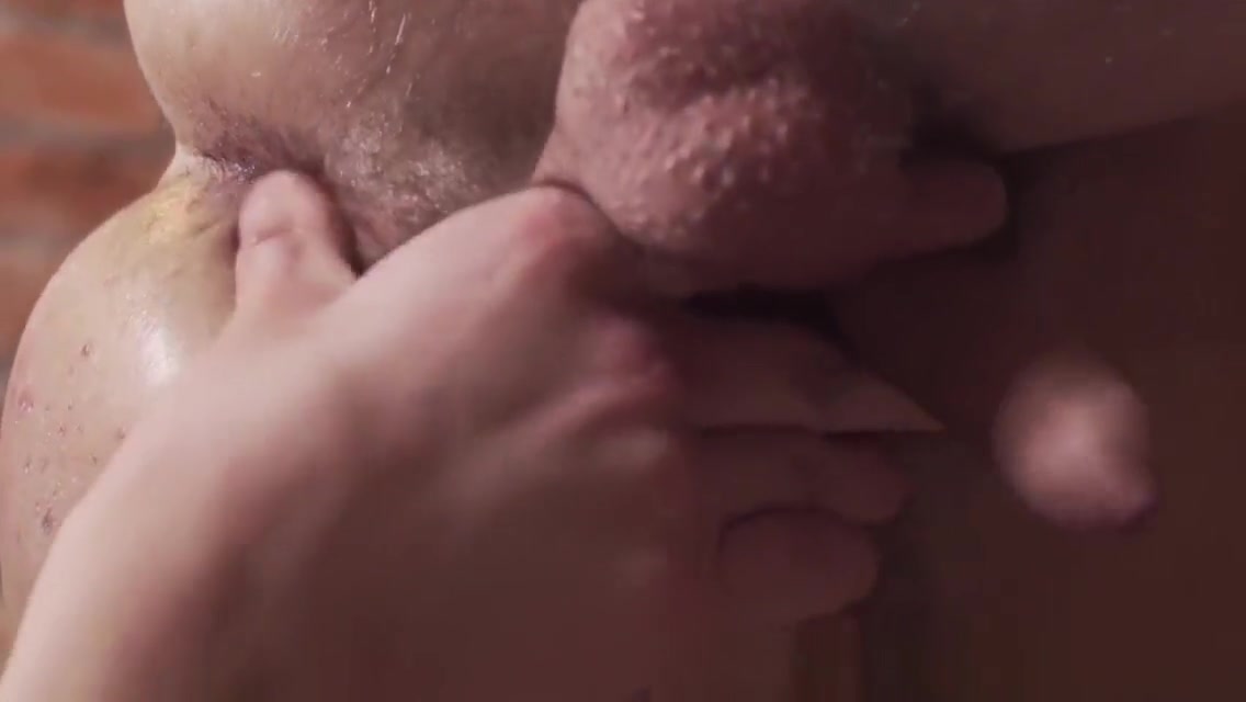 Massaged twink gets jizzed on after handjob