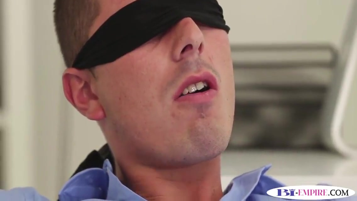 Cockriding Office Hunk Gets Blown By Babe 6 Min