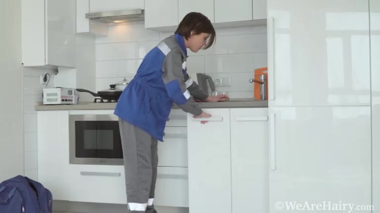 Alex Swon masturbates in her kitchen today - WeAreHairy