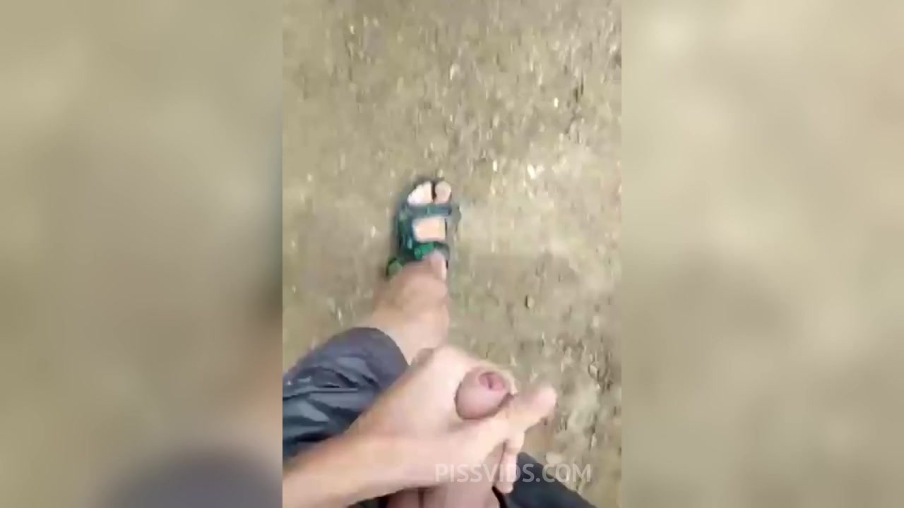Masturbando na rua - PissVids