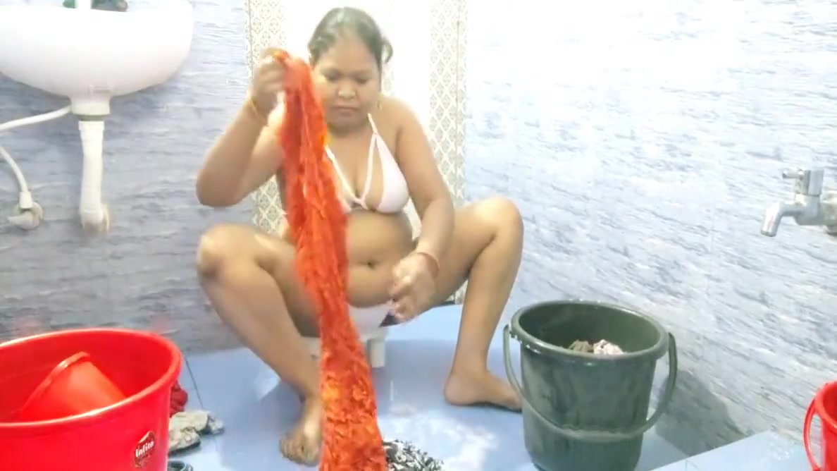 Sexy Lady Cleaning Show
