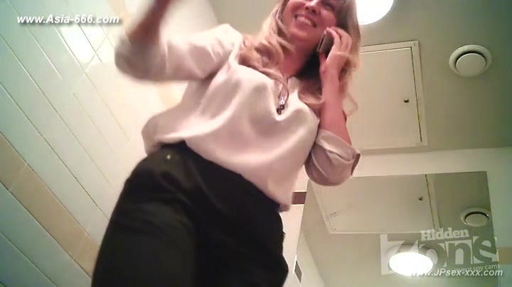 peeping blondes go to toilet.48