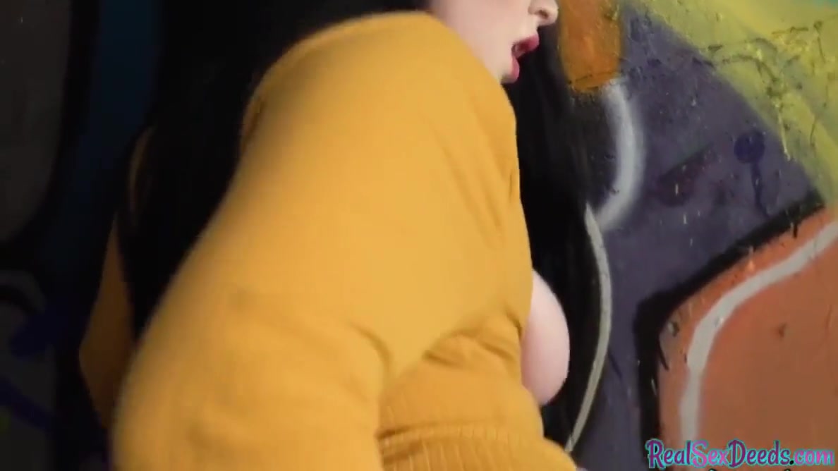 Picked Up Amateur Gets Nailed In Public With Amilia Onyx