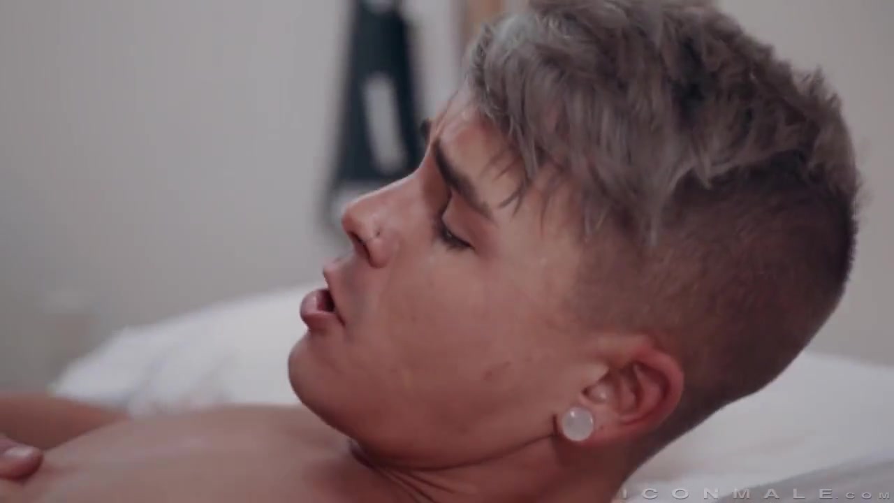 American Bareback Doggy In The Bed With Andy Taylor