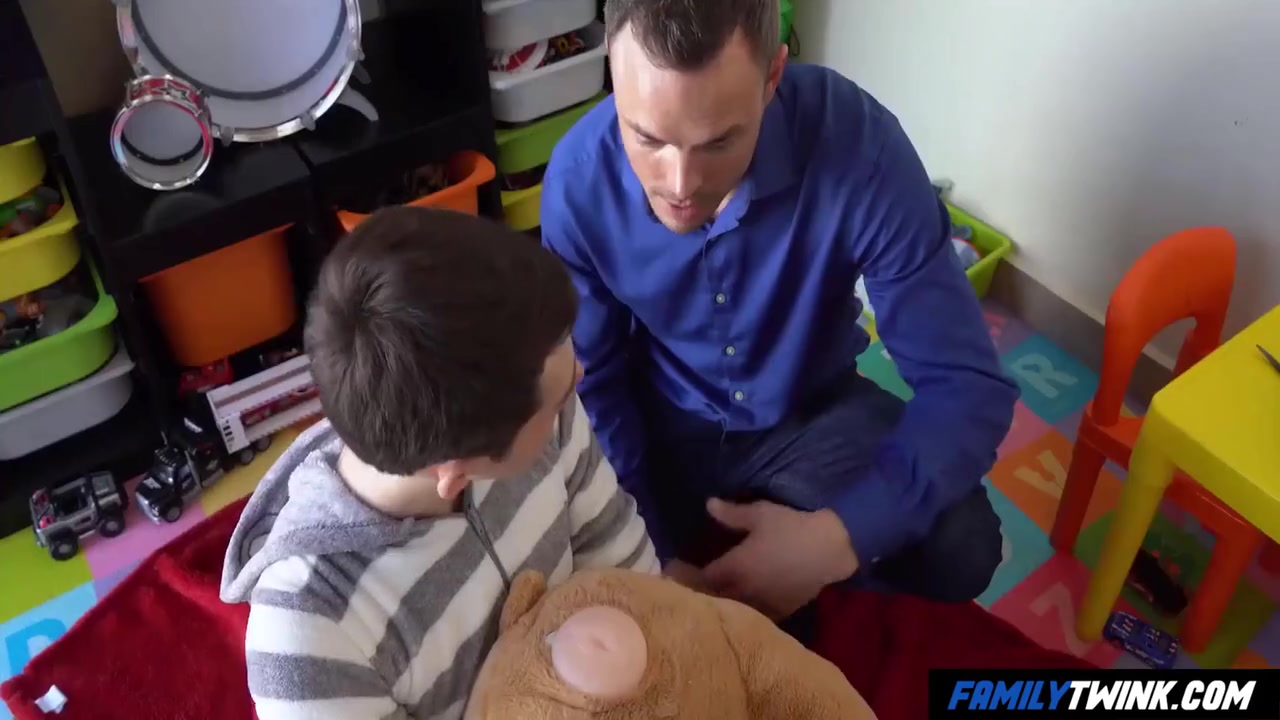Trent Summers And Dakota Lovell In Familytwink - Pampering My Very Special Stepson 8 Min