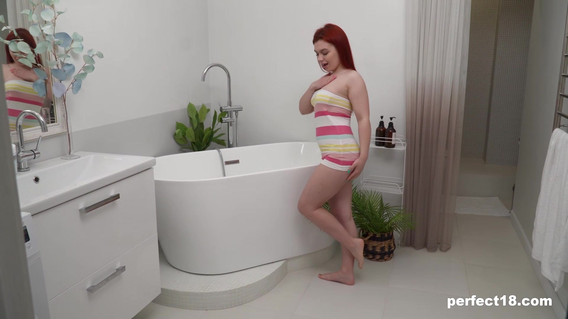 Come Take a Bath with Me! Petite Fessa Lux by Perfect18
