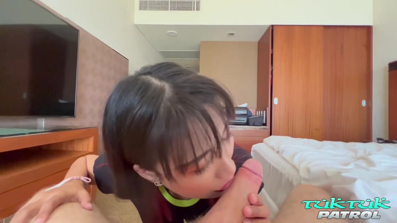 Thai Girl Sucks