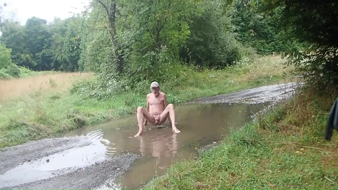 Hard Nipples Work In A Water Pound