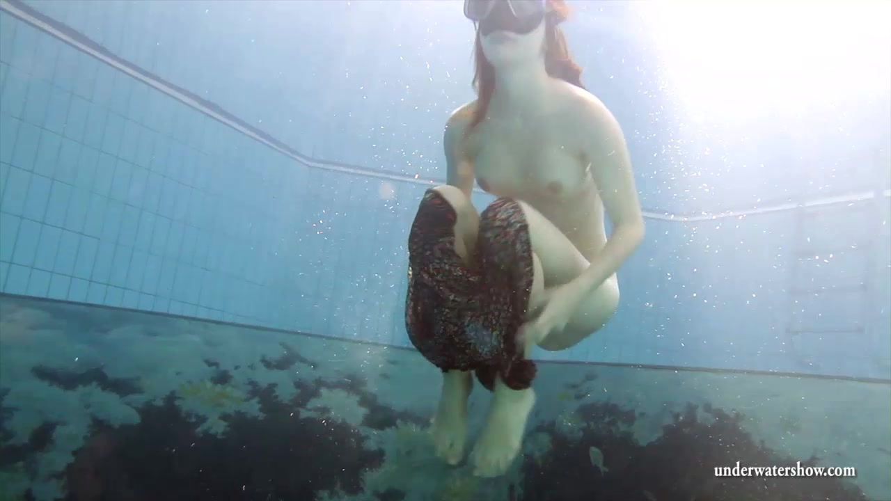 UnderwaterShow Video: Mia