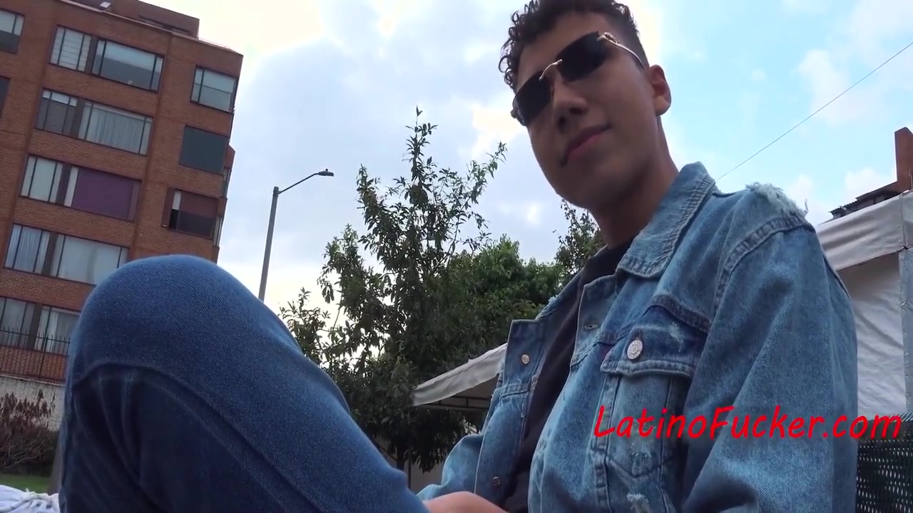Getting Some Action While Waiting For His Girlfriend 8 Min