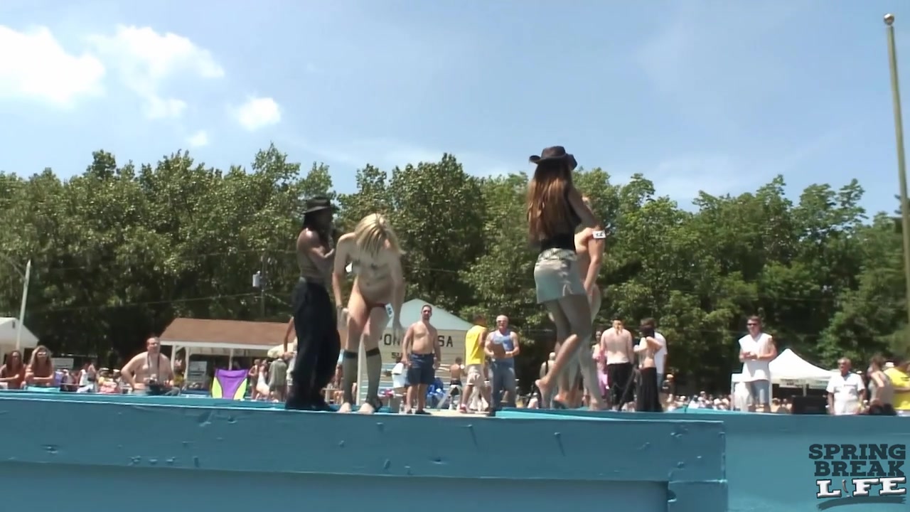Nudes a Poppin Show Video