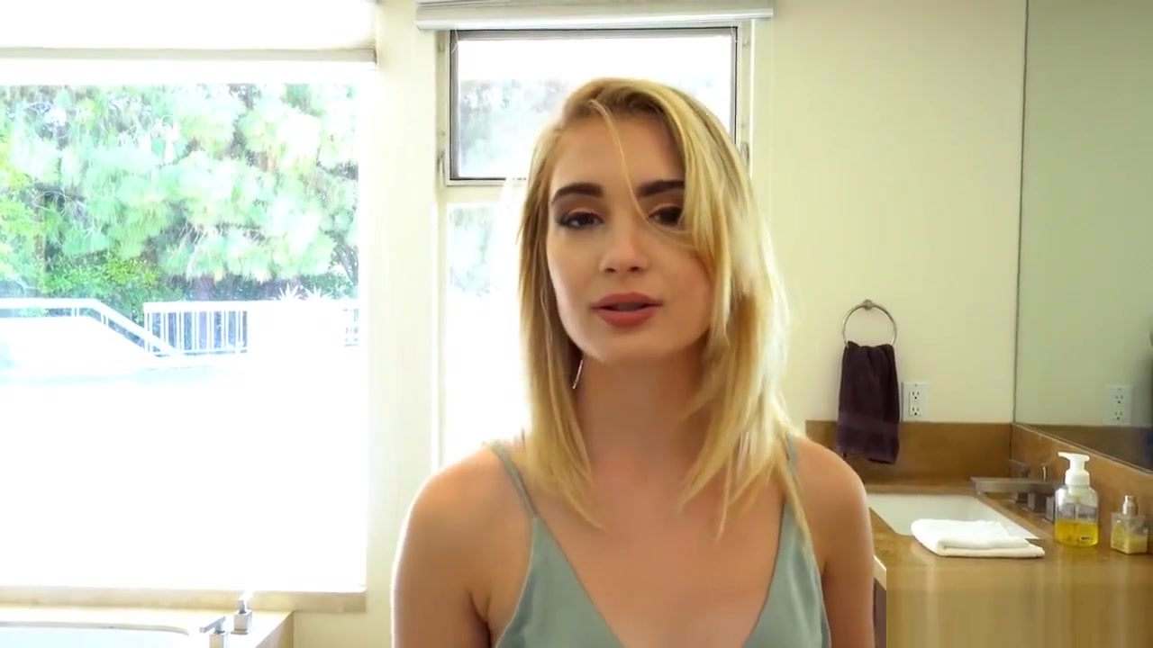 Pulled my dick out on my teen 18+ stepsister and we fucked