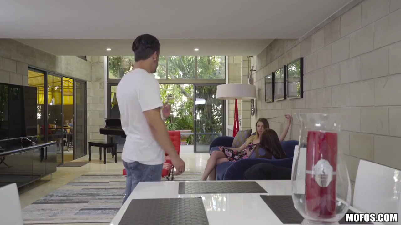 Carolina Sweets And Alex Blake In Shameless teens 18+ And Threesome Porn