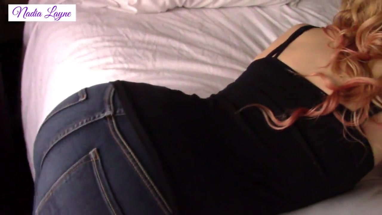 Milf's Big Booty In Jeans Gets Rubbed