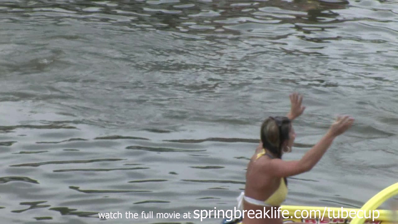SpringBreakLife Video: 3 Girls In Hot Tub