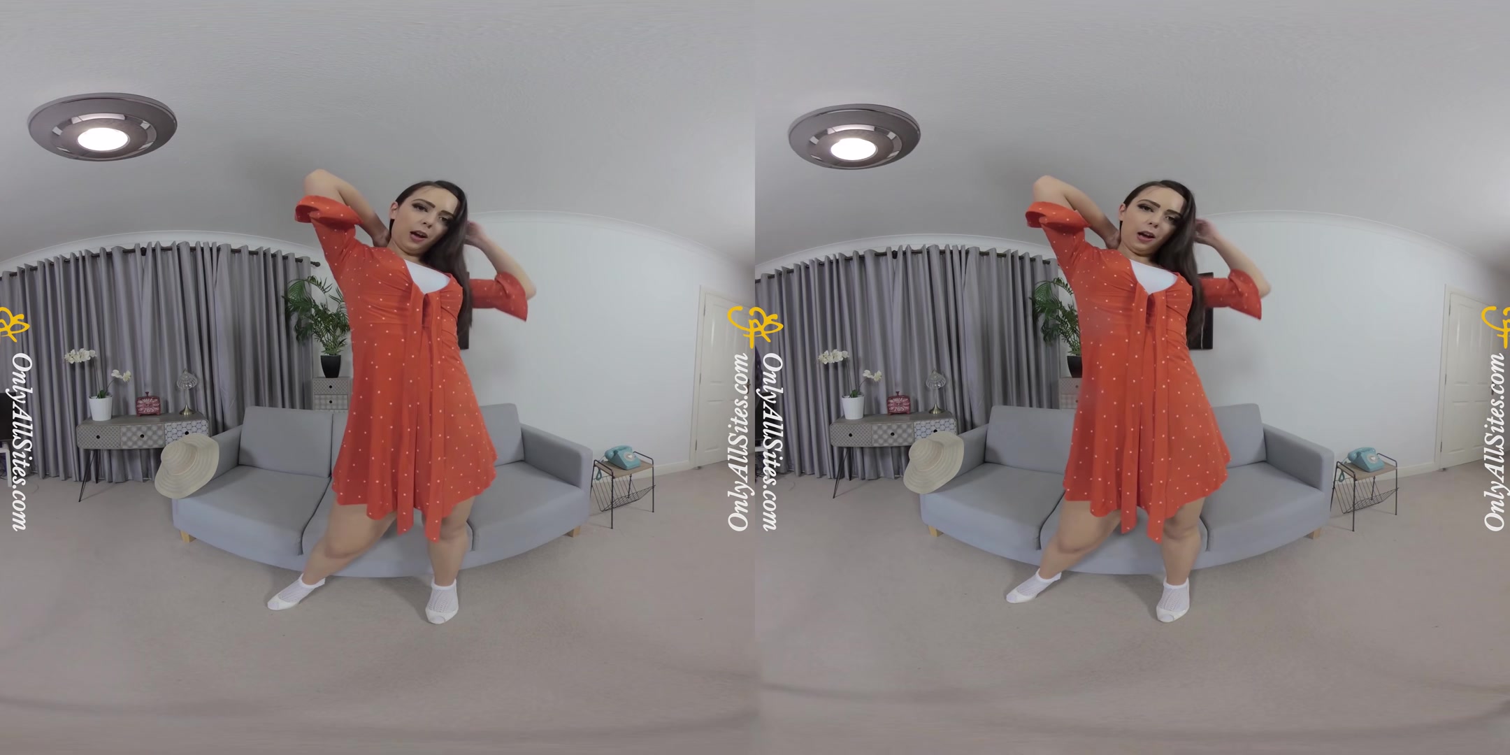 Alicia - Sexy Brunette - OnlyTease