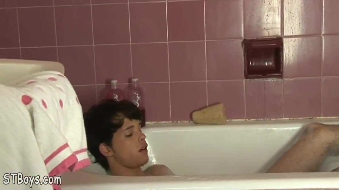 Bare teenager 18+ Having Fun Jacking Off In A Round Bath