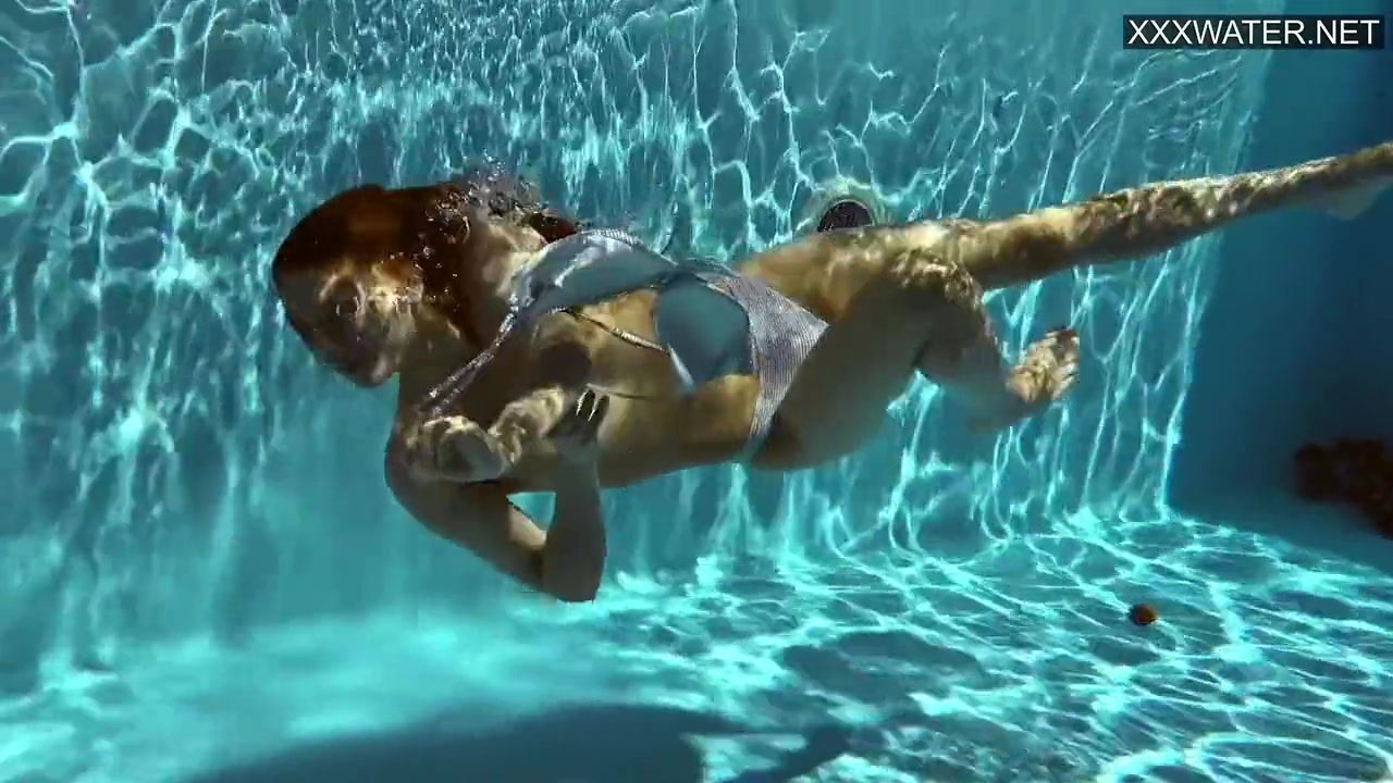 Mia Split - Russian Gymnast Swimming
