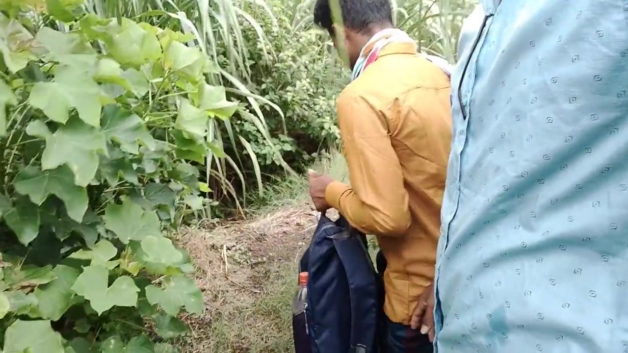 Sugar Cane - Masterji Gifted A Unique Toy To The School students 18+ And The Boy Masterji Had Fun In The Field